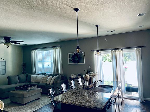 Eat-in Kitchen