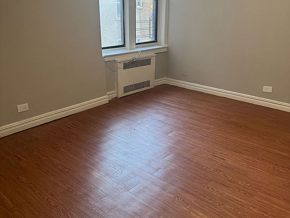 3rd image of 21 E 21st St APT 4D
