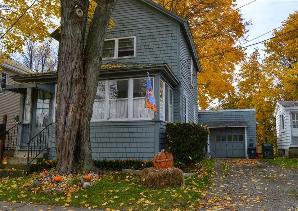 2nd image of 17 Conrath Ave