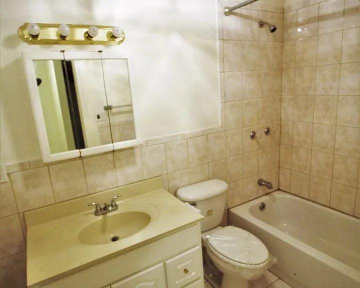 809 Park Ave — Photo 11