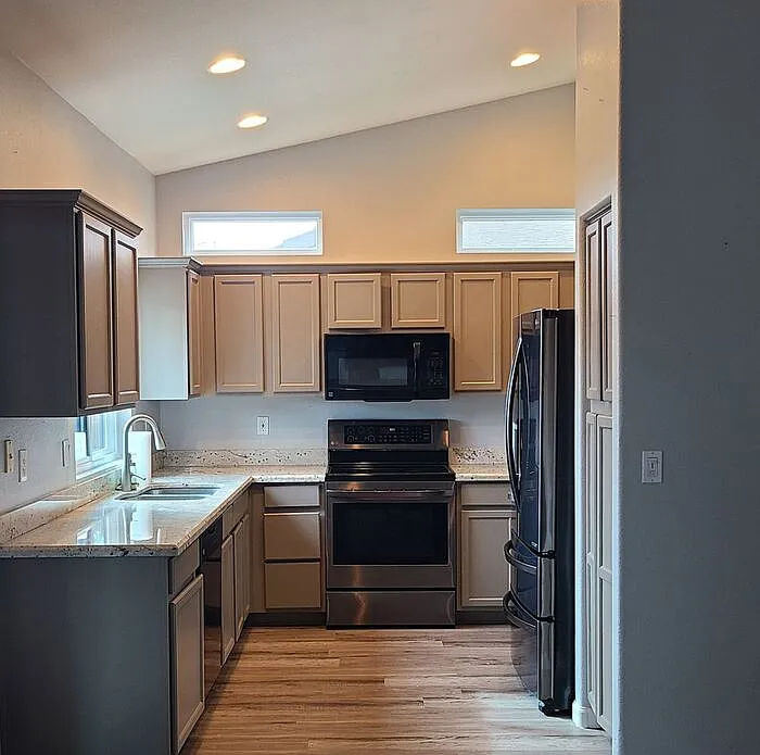 2 bed, 2.0 bath, 1373 sqft, $2,075 — Photo 4