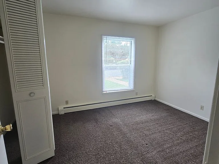 Mulford Park Apartments — Photo 20