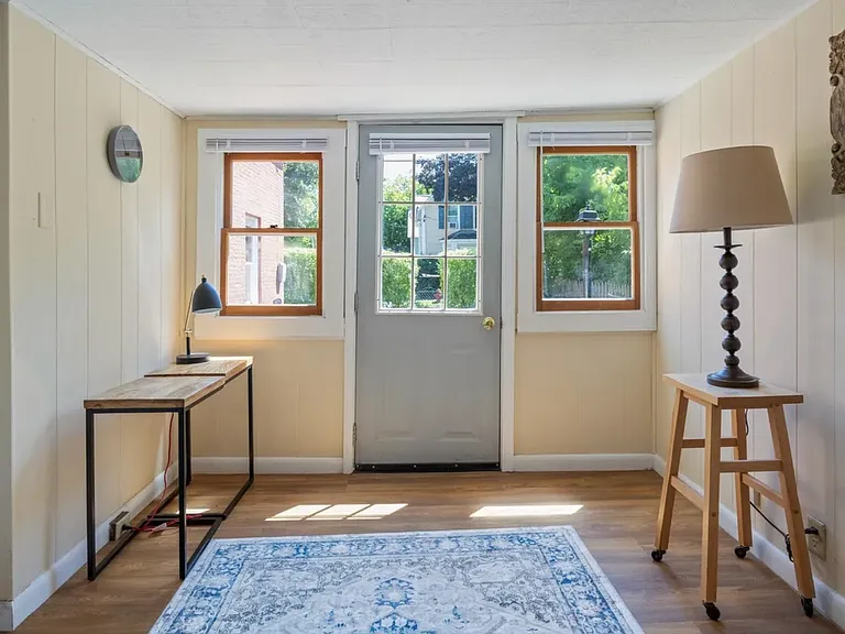 Den or Bedroom 4 (main floor)
