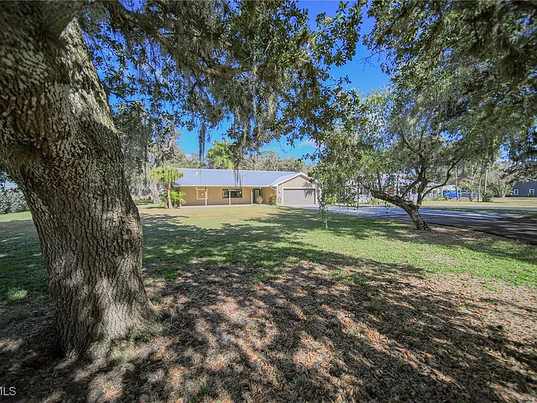 1250 Riverbend Dr — Photo 14