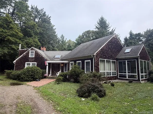 231 Southdown Road, Lloyd Harbor, NY 11743