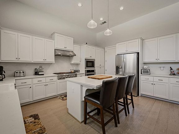 2nd image of 124 Old Vine Way