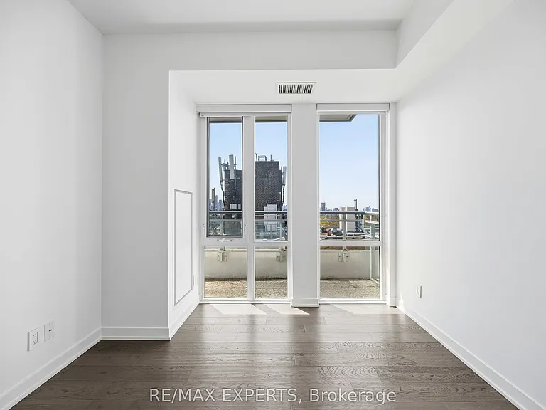 223 Saint Clair Ave W #1007 — Photo 11