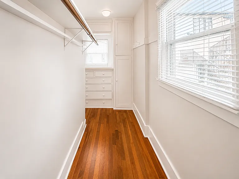 2468 Broadway #2468 — Photo 11