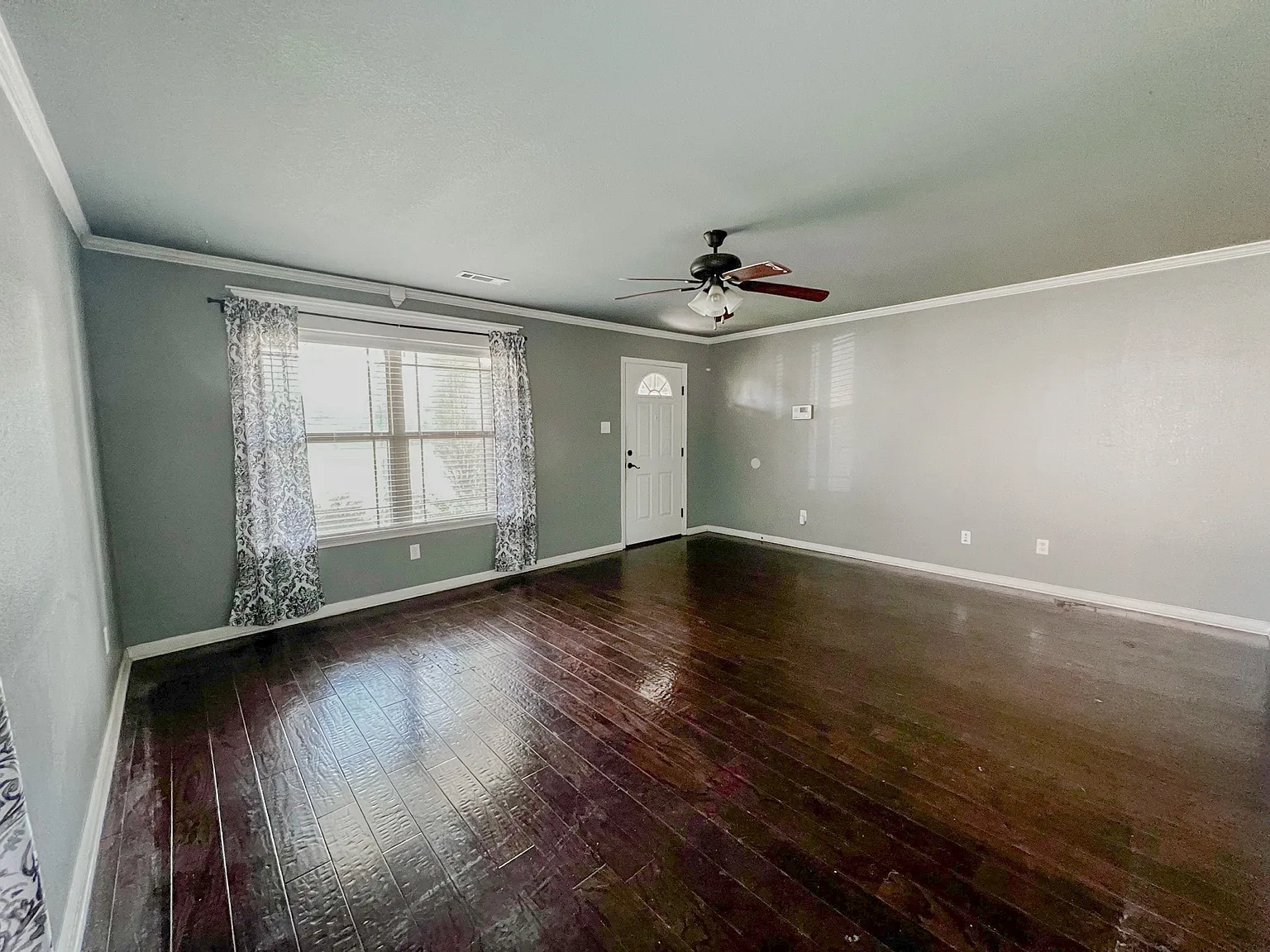 3 bed, 2.5 bath, 1910 sqft, $1,900 — Photo 4