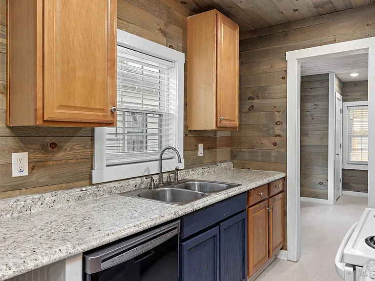 135 W Woodland Rd — Photo 7