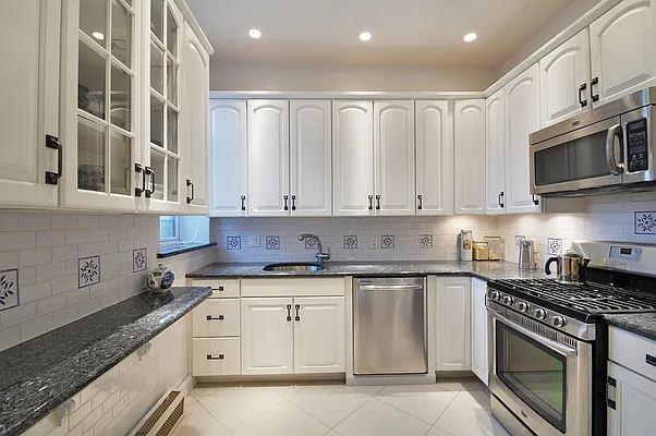 Rented by Corcoran | media 15