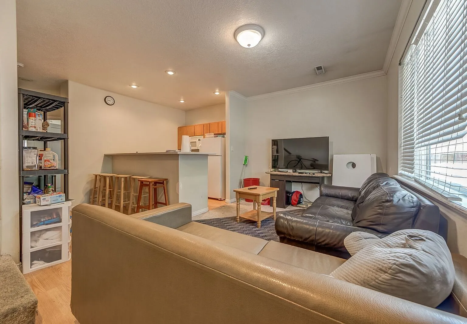 3 bed, 1226 sqft, $419 — Photo 3