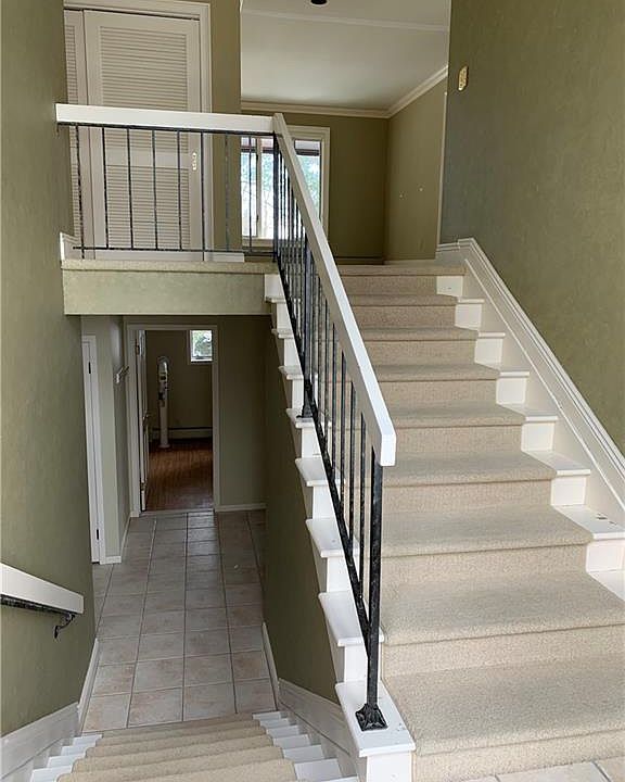 1st image of 21 Glen Dr
