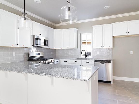 3rd image of 1520 Park St