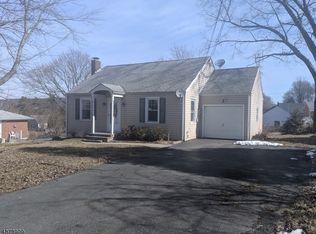 12 Pleasant View Ave, Washington, NJ 07882