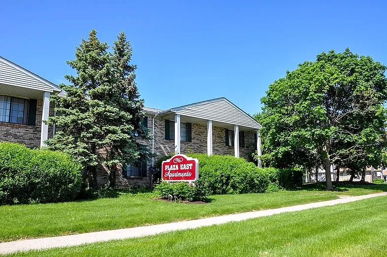 15457 E Thirteen Mile Rd #104
