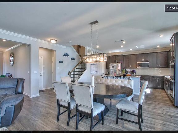 3rd image of 3613 Magpie Ln N