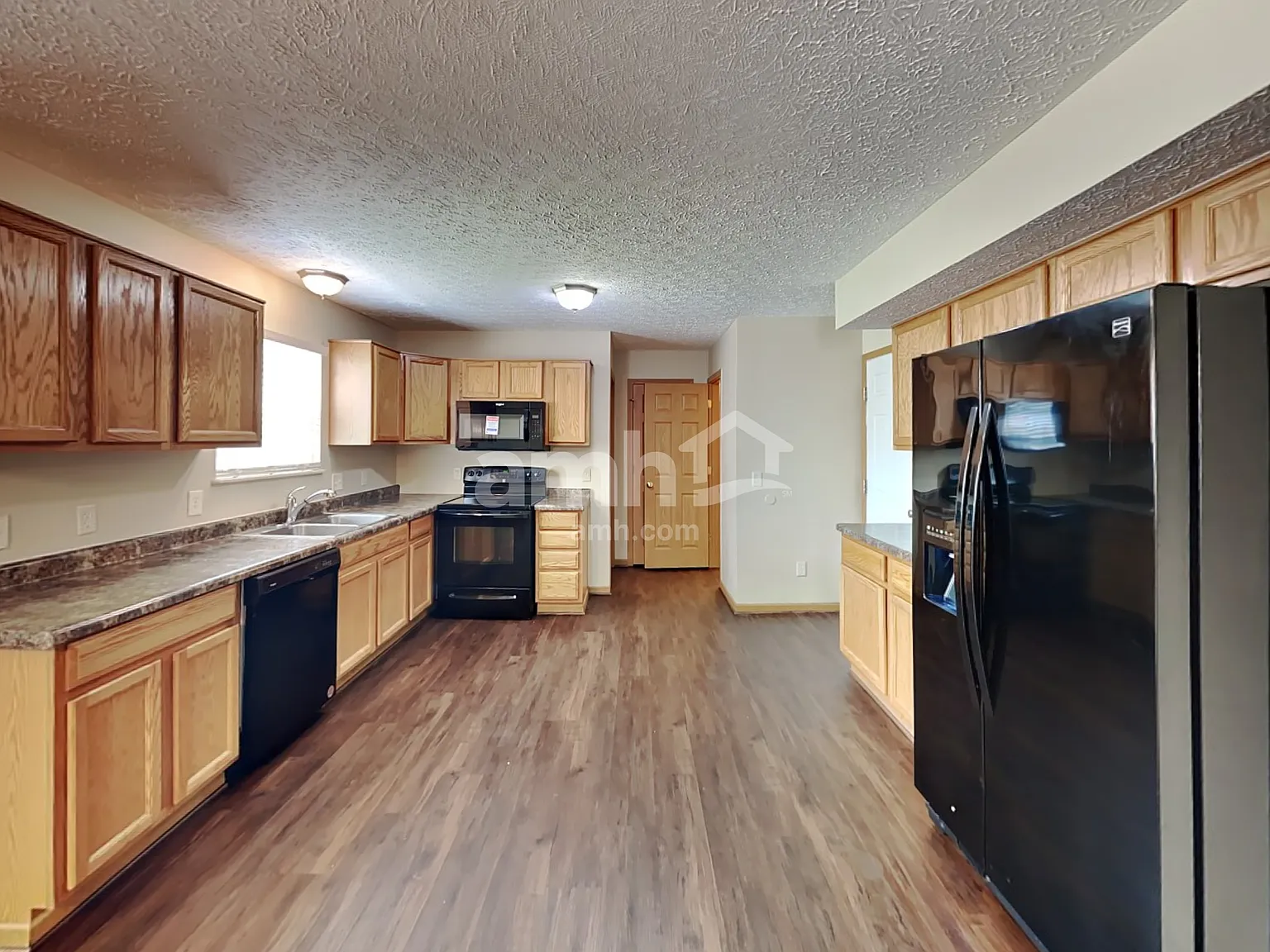 3 bed, 2.5 bath, 2072 sqft, $2,650 — Photo 3