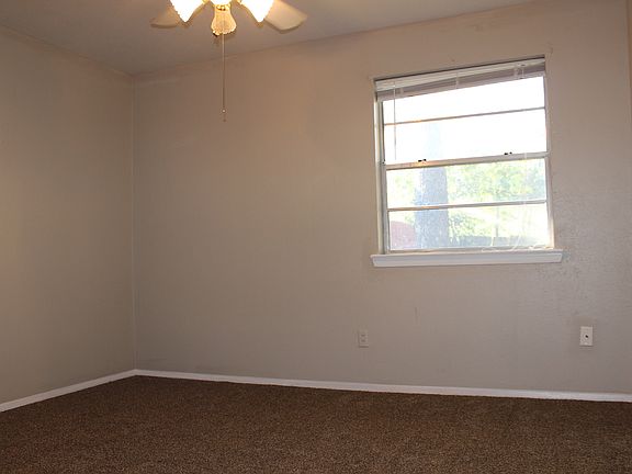 3rd image of 606 Golden Meadows Ln #House