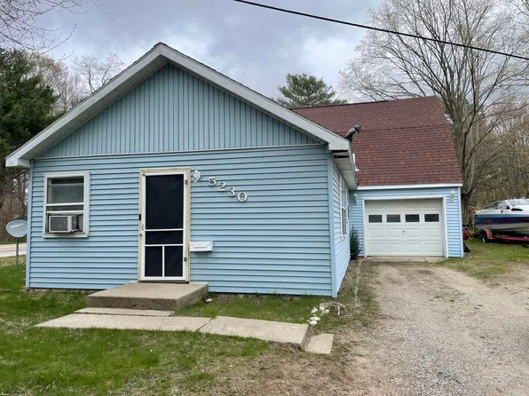 5230 Lake Harbor Rd, Muskegon, MI 49441