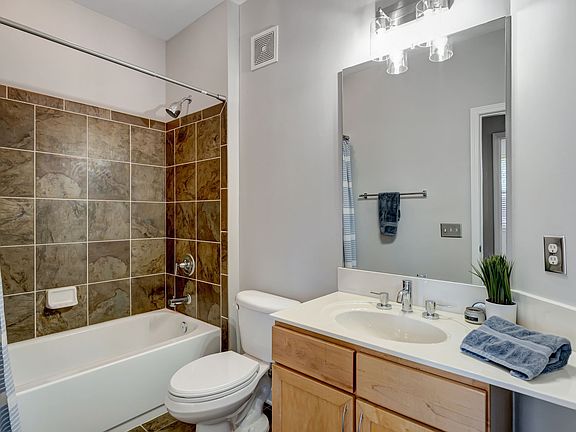 5th image of 3000 Vanderbilt Pl APT 204