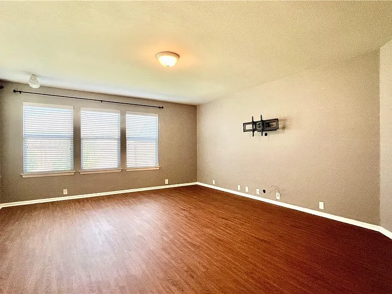 784 Kingfisher Ln — Photo 6