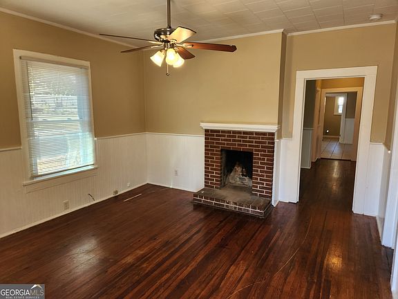3rd image of 260 E 3rd St