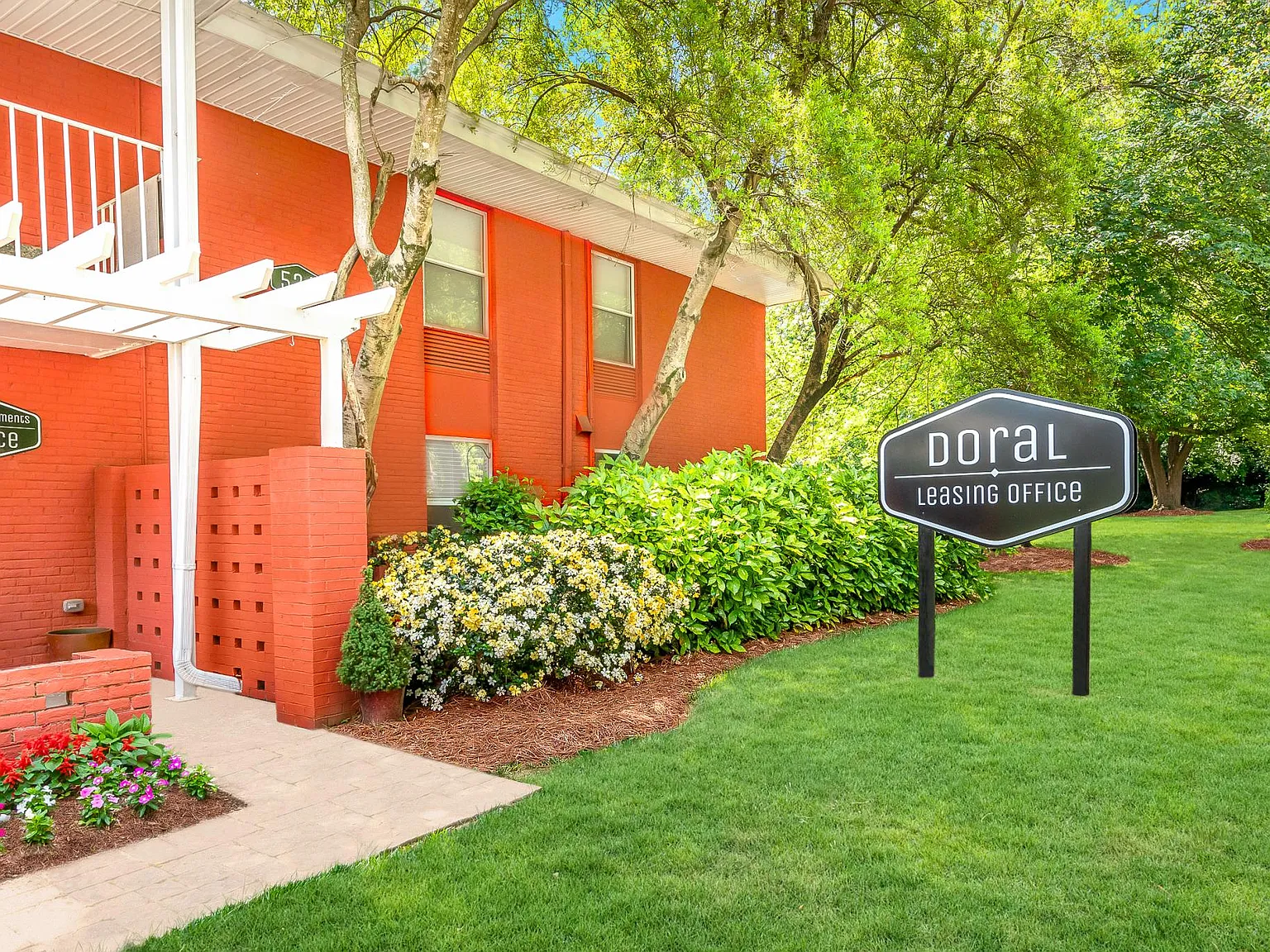 Doral Apartments — Photo 4