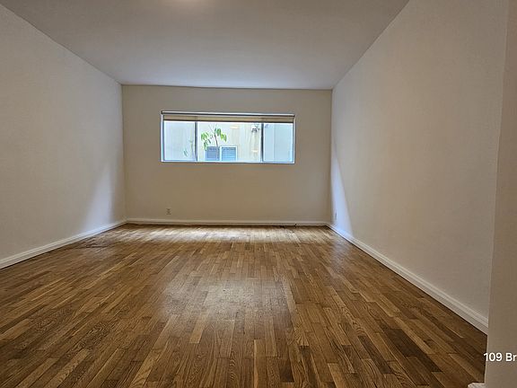5th image of 109 Breeze Ave APT 1
