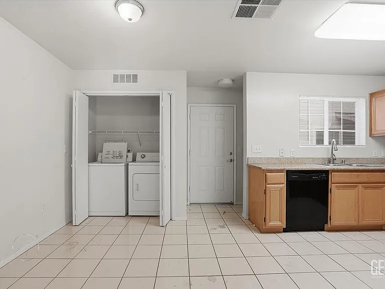 600 E Hosking Ave #10 — Photo 14