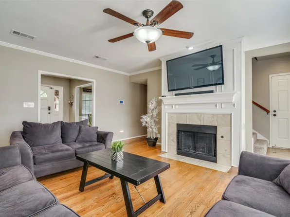 525 Clear Springs Dr, Mesquite, TX 75150