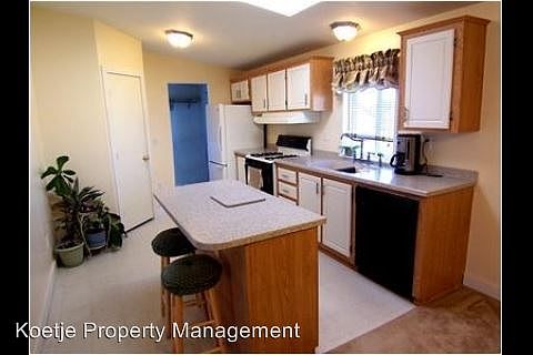 3rd image of 941 Shawn Ave