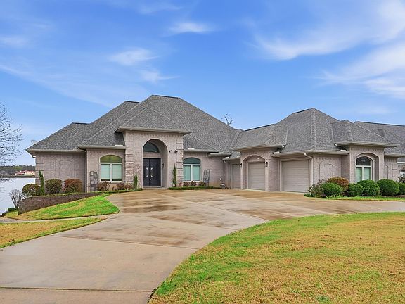 3rd image of 5918 Riviera Dr