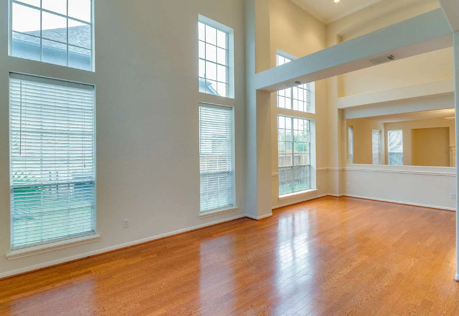 5 bed, 3.5 bath, 3997 sqft, $3,600 — Photo 4