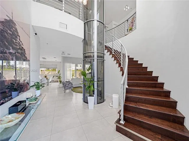 6 bed, 7.0 bath, 4119 sqft, $18,000 — Photo 2