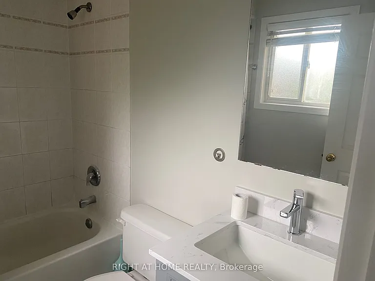 2351 Newcastle Cres — Photo 10