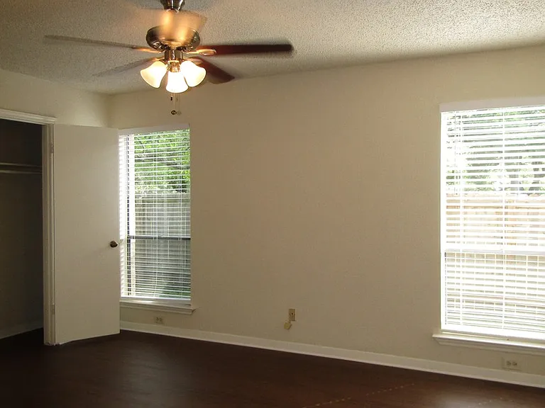 8325 Fathom Cir — Photo 15