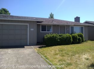 2044 Delta Waters Rd, Medford, OR 97504