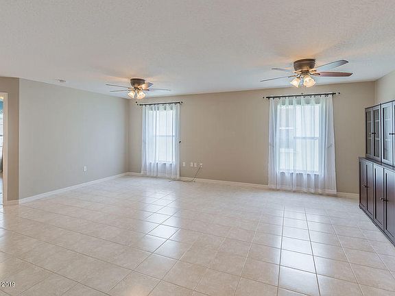 3rd image of 4893 Outlook Dr