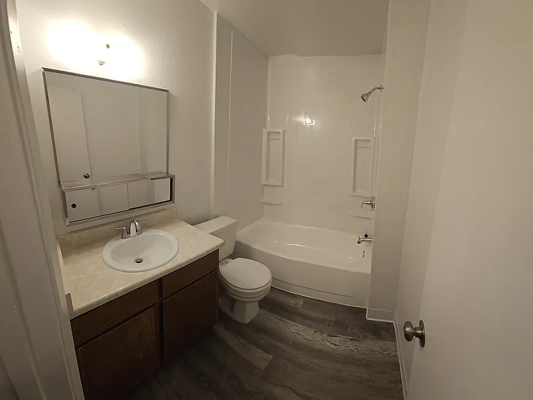 872 Russell St — Photo 16