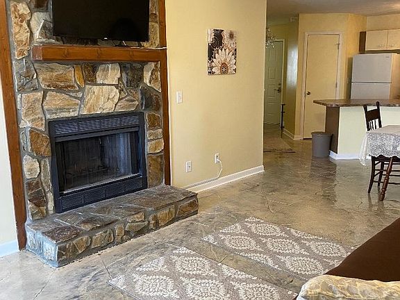 2nd image of 1006 Brookhollow Dr