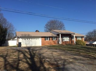 102 Hedrick Dr, Kernersville, NC 27284