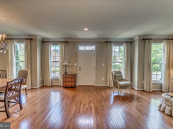 2nd image of 1600 Idlewild Blvd