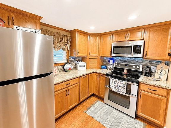 3rd image of 4 Hayes St