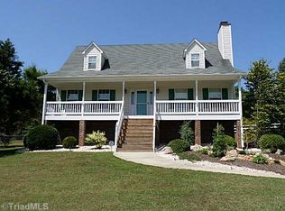 122 Twin Valley Dr, Clemmons, NC 27012
