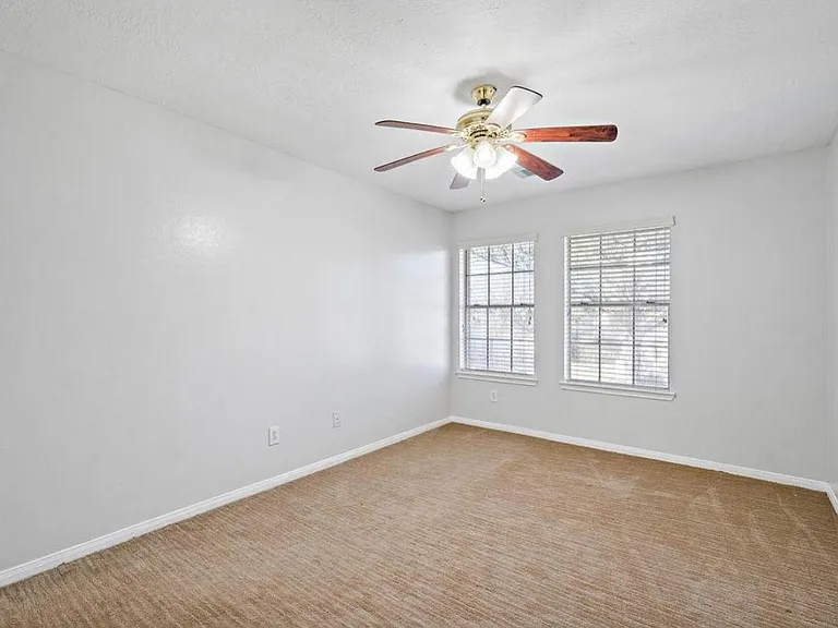 8823 Emerald Heights Ln — Photo 13