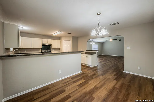 4 bed, 2.0 bath, 1976 sqft, $1,895 — Photo 4