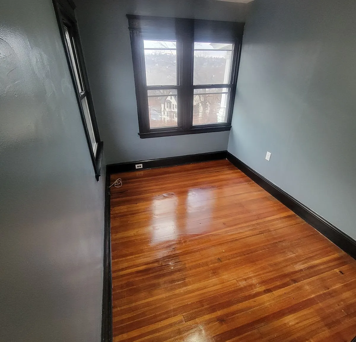 3 bed, 1.0 bath, 3096 sqft, $1,500 — Photo 2