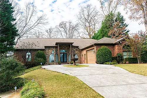 2050 Oak Grove Rd NE Photo 1