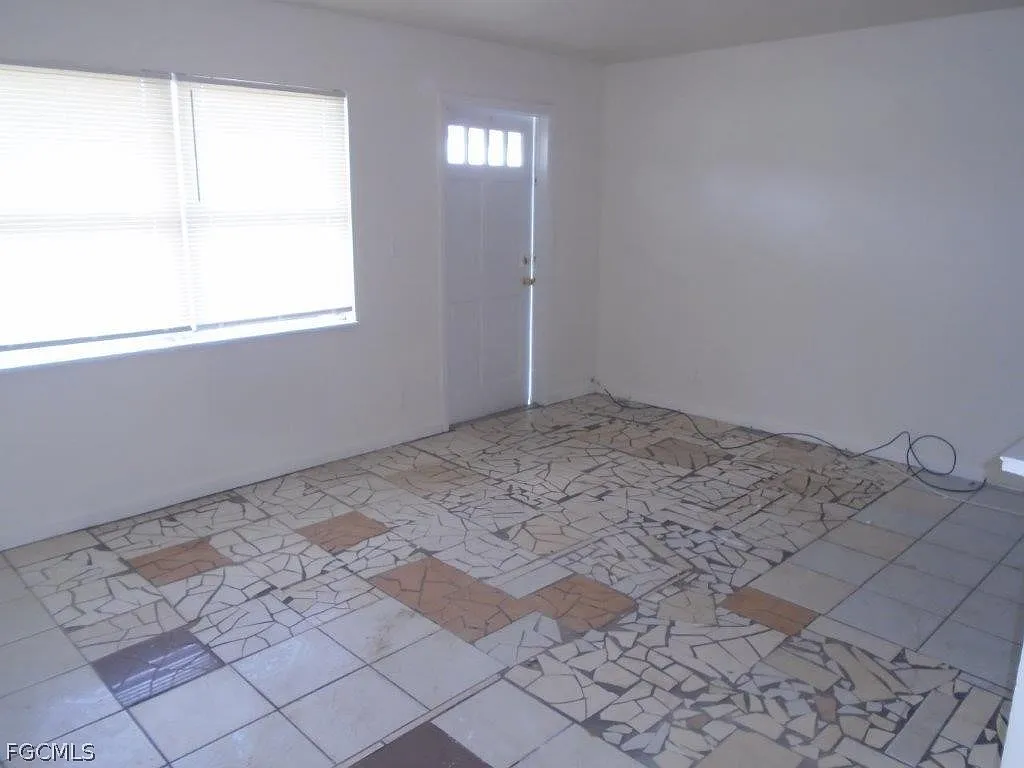 2 bed, 1.0 bath, 800 sqft, $1,295 — Photo 3